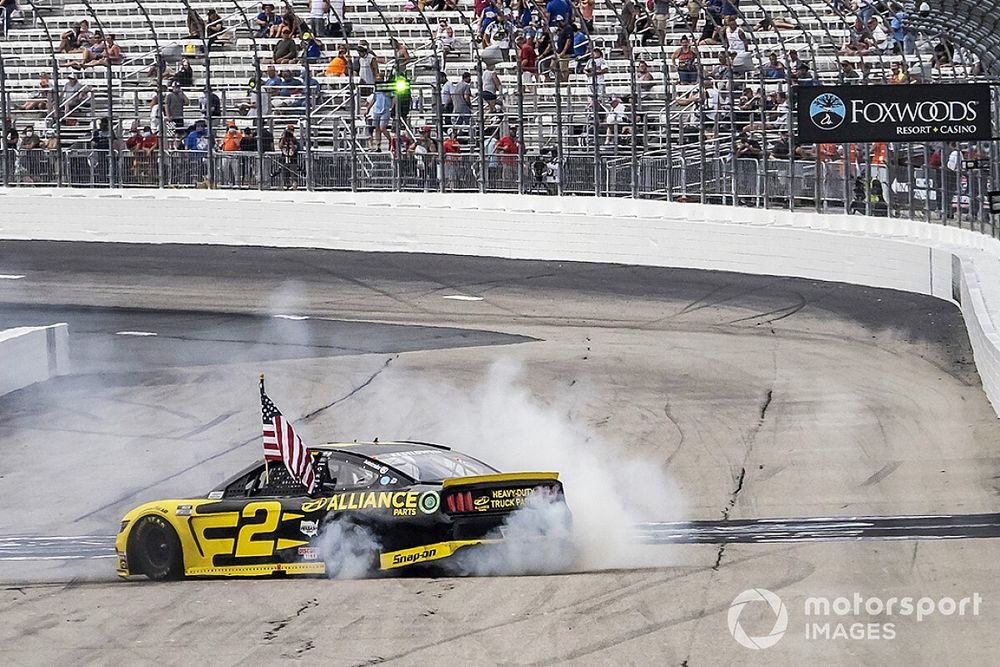 Race Winner Brad Keselowski, Team Penske, Ford Mustang