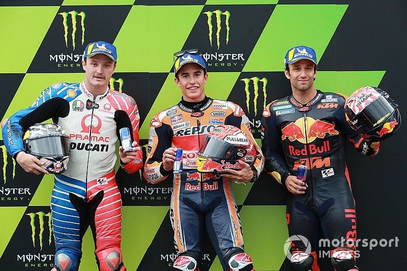 Ganador de la pole Marc M&aacute;rquez, Repsol Honda Team, segundo clasificado Jack Miller, Pramac Racing, tercer clasificado Johann Zarco, Red Bull KTM Factory Racing
