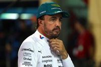 Alonso niega que Verstappen sea una amenaza para su puesto en Aston Martin 