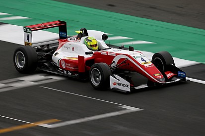Silverstone F3: Schumacher dominates for second win