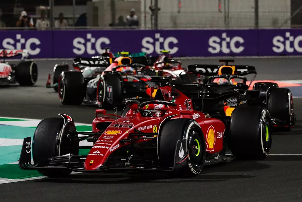 Charles Leclerc, Ferrari F1-75, Max Verstappen, Red Bull Racing RB18, Sergio Perez, Red Bull Racing RB18