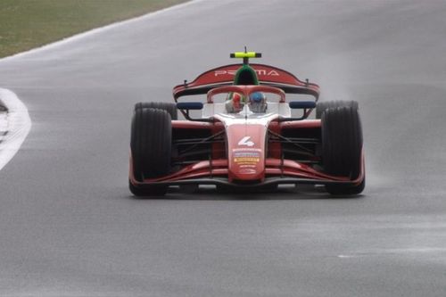 F2 Silverstone: Antonelli brilla sobre mojado; Pepe Martí abandona