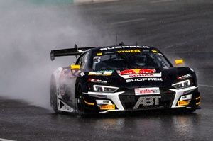 Dominacja van der Linde na mokrym Nurburgringu