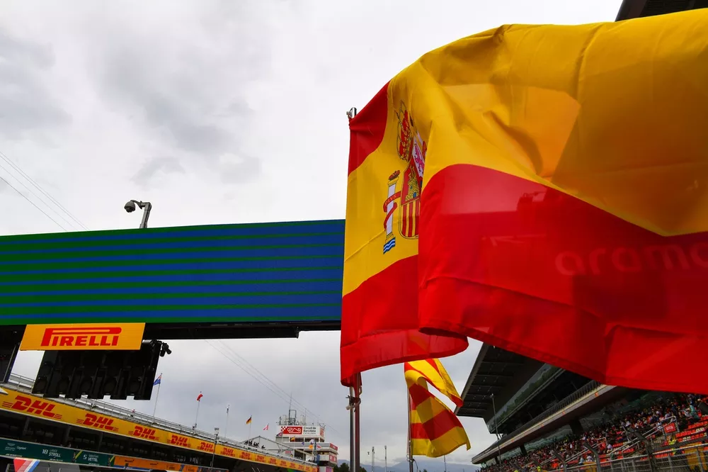 The Spanish flag flies over the grid