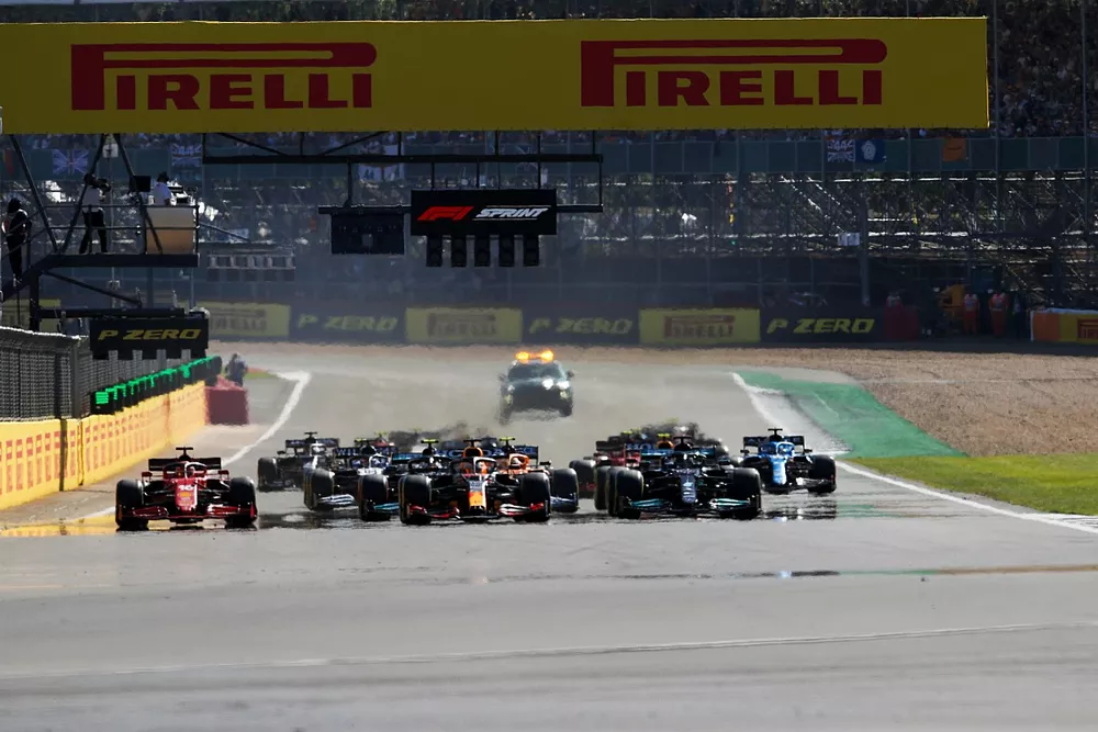 Lewis Hamilton, Mercedes W12, Max Verstappen, Red Bull Racing RB16B, Valtteri Bottas, Mercedes W12, Charles Leclerc, Ferrari SF21 