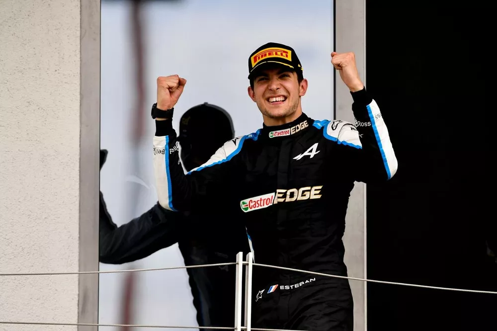 Podio: ganador Esteban Ocon, Alpine F1