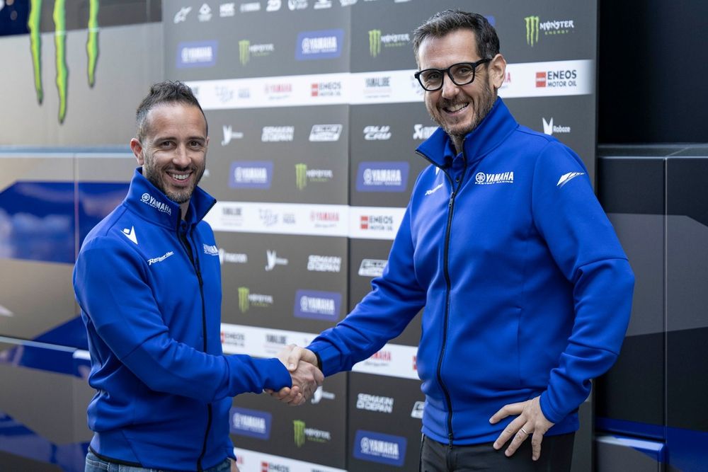 Andrea Dovizioso, piloto de testes da Yamaha Factory Racing e conselheiro de desempenho do piloto, Paolo Pavesio, 
Diretor Administrativo da Yamaha Motor Racing