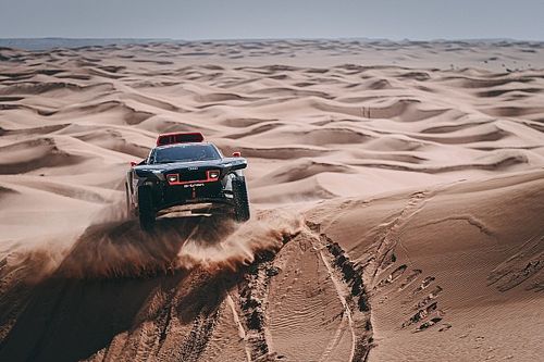 Ekstr&ouml;m gana la etapa 8 y Loeb recorta a Al Attiyah