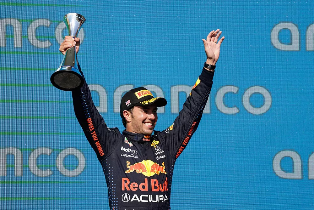 Podio: tercer lugar Sergio P&eacute;rez, Red Bull Racing