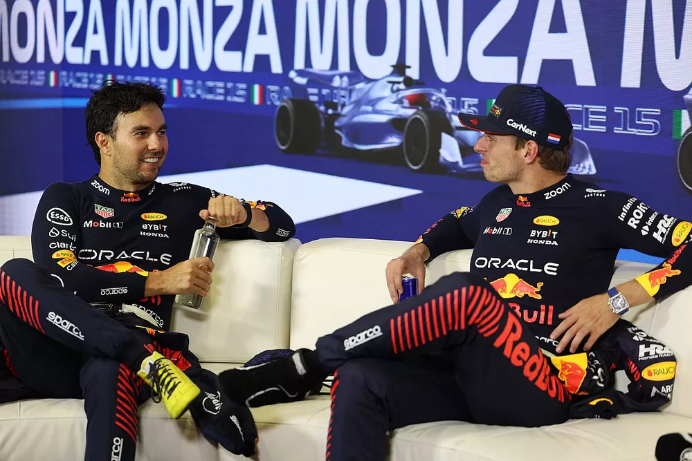 Sergio Perez, Red Bull Racing, 2&ordf; posi&ccedil;&atilde;o, Max Verstappen, Red Bull Racing, 1&ordf; posi&ccedil;&atilde;o, na coletiva de imprensa