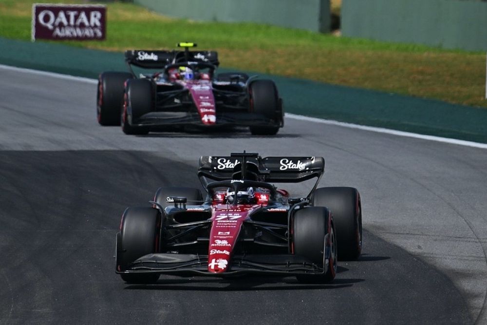Valtteri Bottas, Alfa Romeo C43, Zhou Guanyu