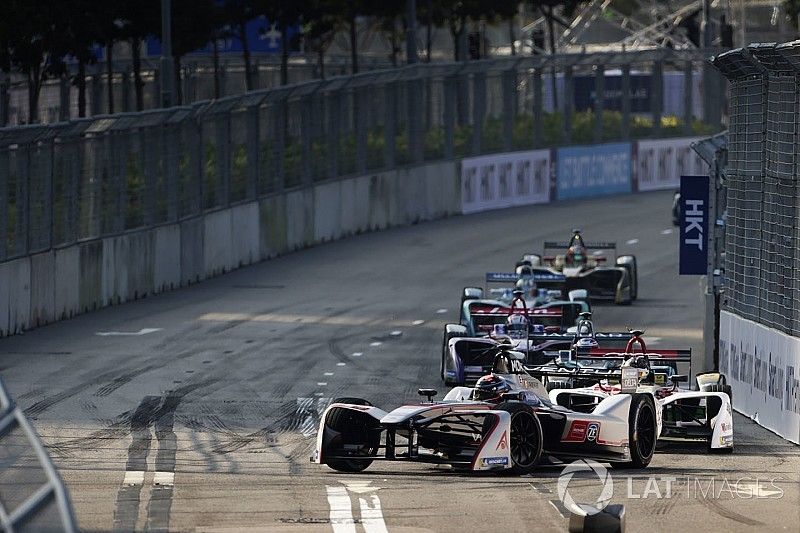 Edoardo Mortara, Venturi Formula E, leads the race
