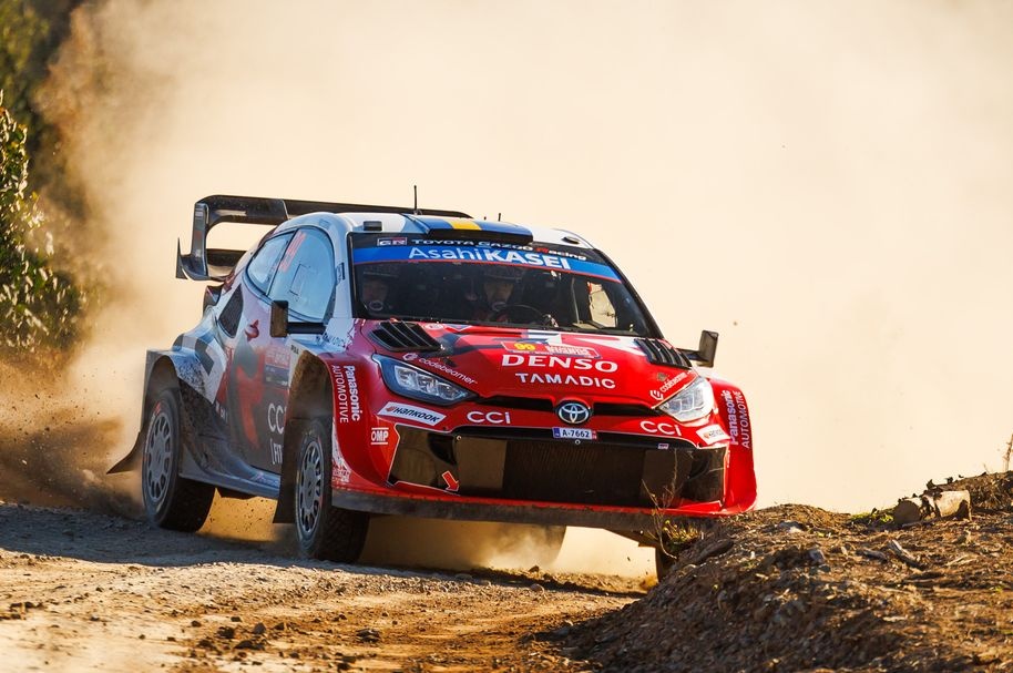 WRC Cerdeña: Solberg, uno de los aspirantes al título, logra una ventaja inicial