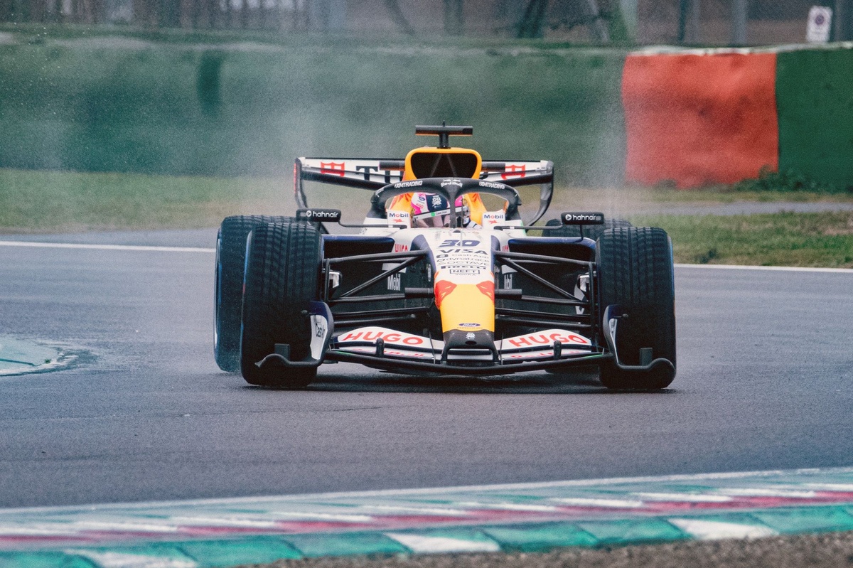 Racing Bulls prend la piste à Imola avec la VCARB03