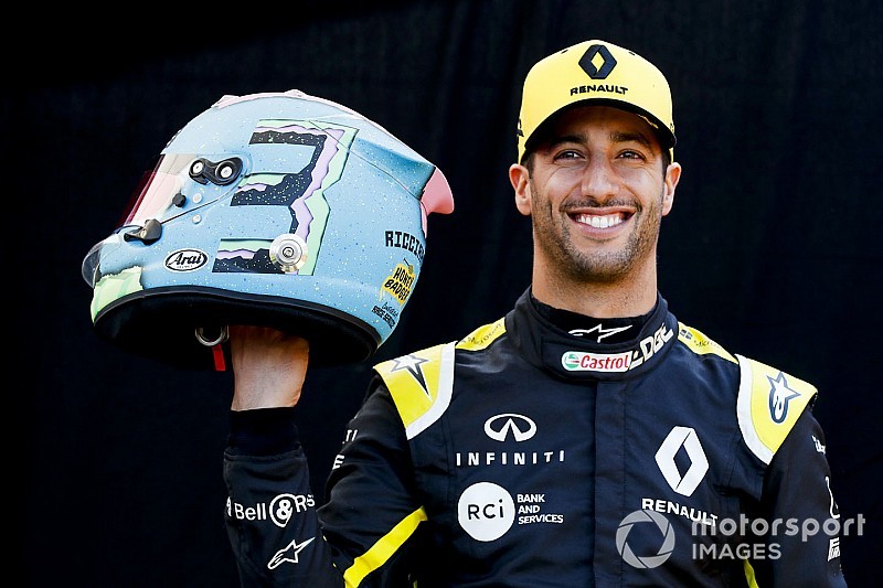 Ricciardo presentó su nuevo casco para la temporada 2019