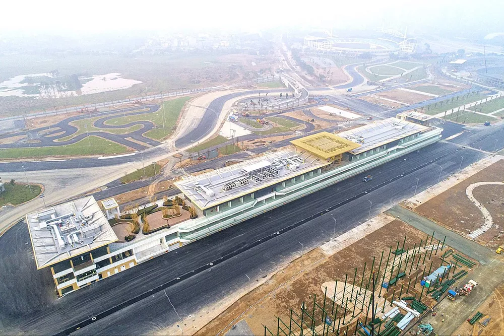 Construcción del edificio de pits del Circuito de Hanoi 