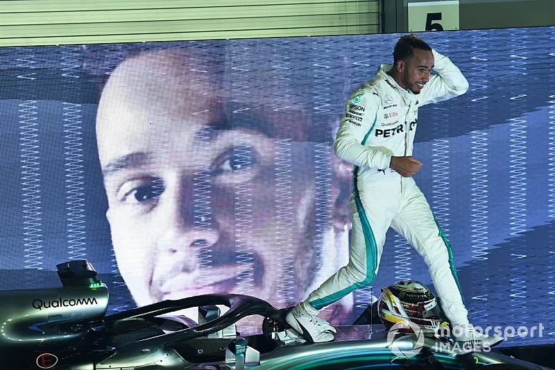 Ganador de la carrera Lewis Hamilton, Mercedes-AMG F1 W09 EQ Power+ celebra