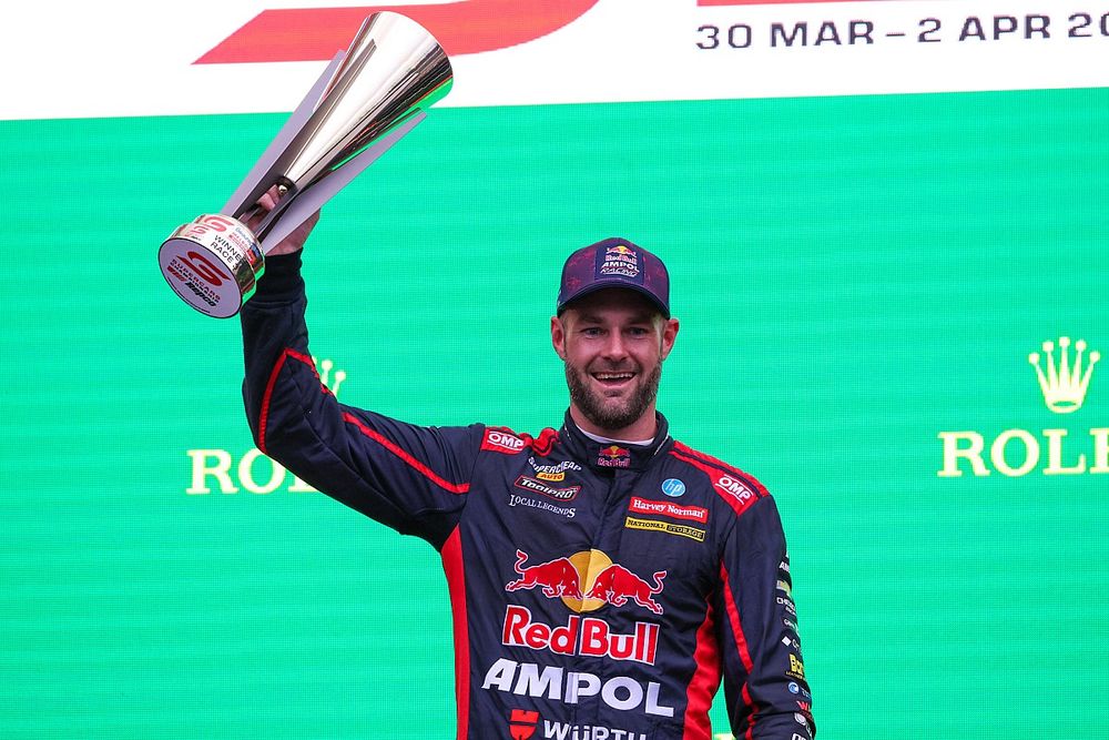 Podium: Race winner Shane van Gisbergen, Triple Eight Race Engineering Chevrolet Camaro ZL1