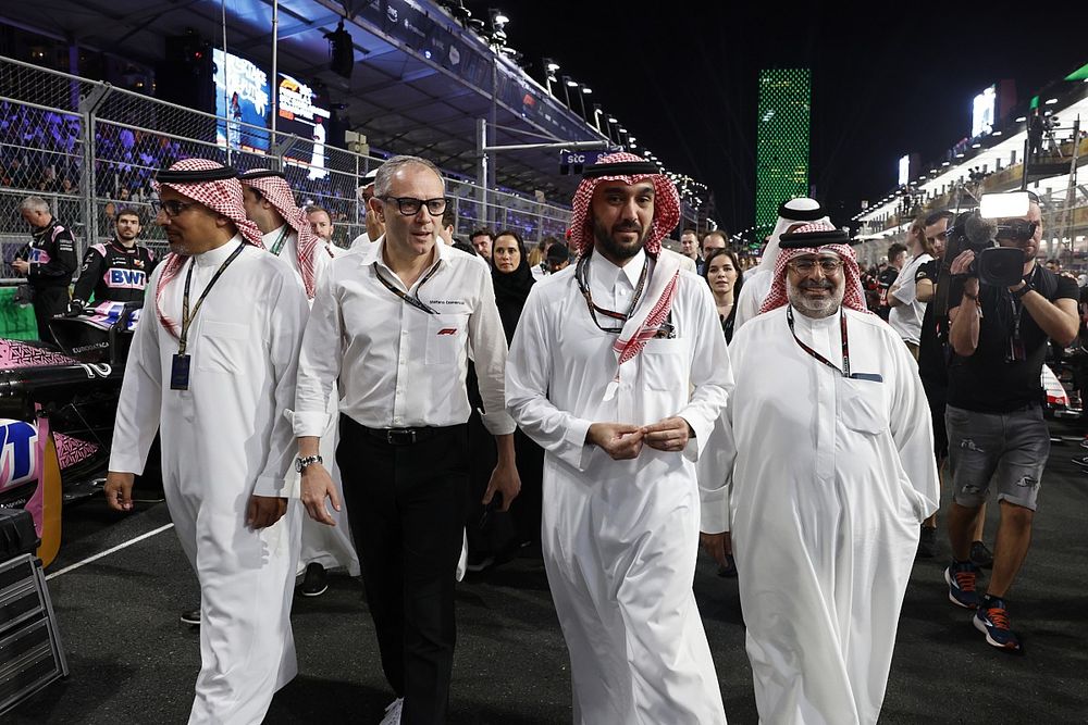 Stefano Domenicali, CEO, Formula 1, on the grid with Saudi dignitaries