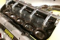 F1: FIA quer volta de V8s, mas híbridos e com fornecedores únicos para combustível e transmissão