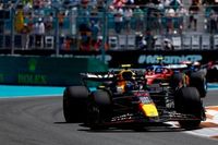 Checo Pérez explica la difícil arrancada en la sprint de Miami ante Ricciardo