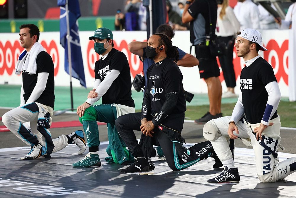 Nicholas Latifi, Williams, Lance Stroll, Aston Martin, Lewis Hamilton, Mercedes, and Pierre Gasly, AlphaTauri, take a knee in support of the End Racism campaign