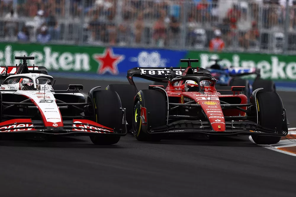Kevin Magnussen, Haas VF-23, Charles Leclerc, Ferrari SF-23
