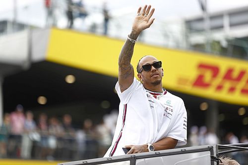 Hamilton insin&uacute;a que pel&iacute;cula de F1 no se hubiera dado con Ecclestone