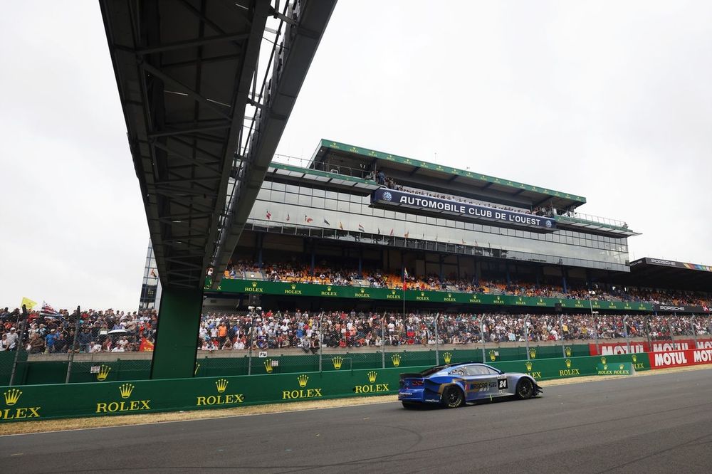 #24 Hendrick Motorsports Chevrolet Camaro ZL1 of Jimmie Johnson, Mike Rockenfeller, Jenson Button
