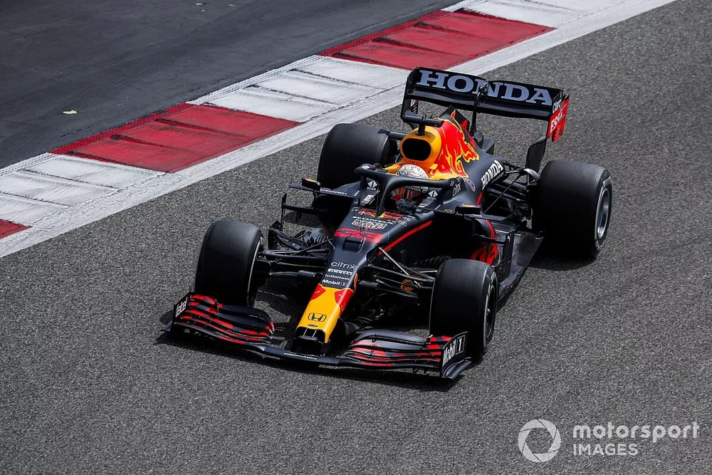 Max Verstappen, Red Bull Racing RB16B 