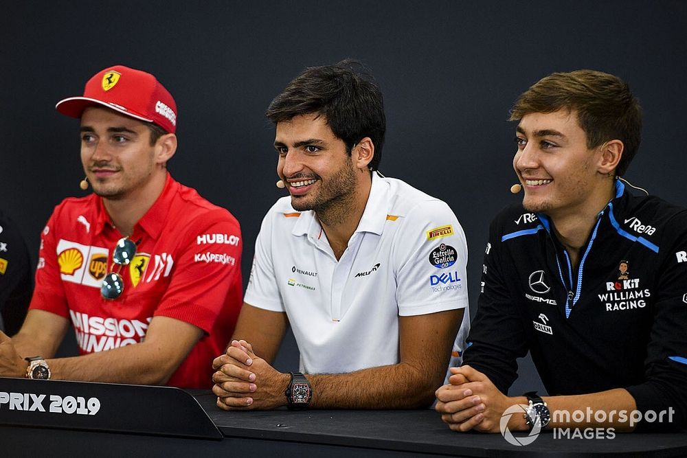 Charles Leclerc, Ferrari, Carlos Sainz Jr., McLaren y George Russell, Williams Racing en la Conferencia de Prensa