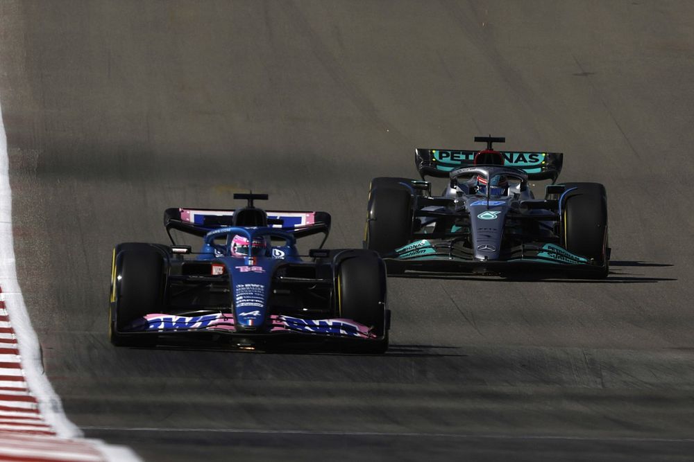 Fernando Alonso, Alpine A522, George Russell, Mercedes W13