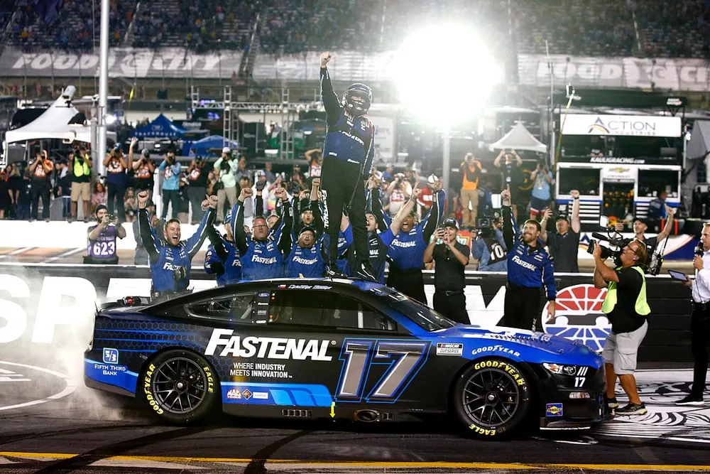 Race winner Chris Buescher, RFK Racing, Ford Mustang
