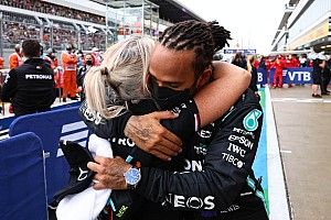 Mercedes explains reason for Hamilton's split with F1 trainer Cullen