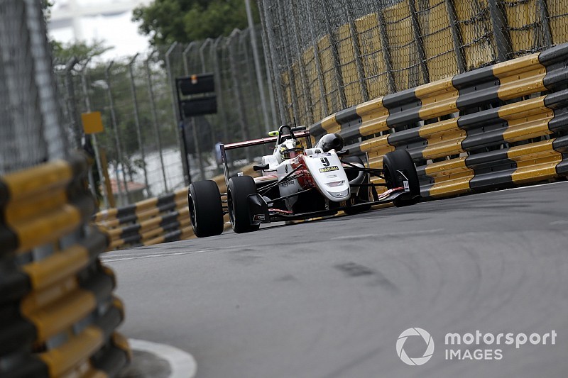 Un contact avec le mur a coûté cher à Schumacher