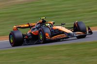 Norris ve margen de mejora tras dominar el viernes de Silverstone