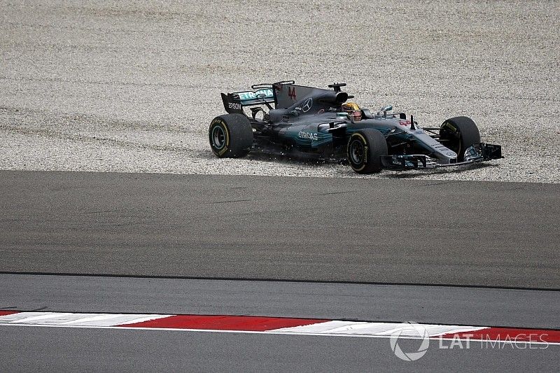 Lewis Hamilton, Mercedes-Benz F1 W08 en la escapatoria