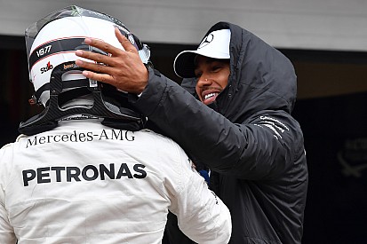 Hamilton, Bottas'ın performansından endişeli değil