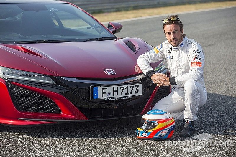 Presentación Honda NXS con Fernando Alonso