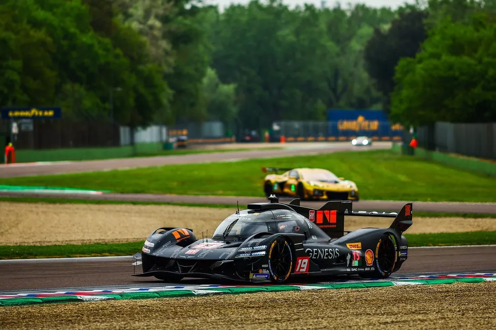 #19 Genesis Magma Racing Genesis GMR-001: Mathieu Jaminet, Paul-Loup Chatin, Daniel Juncadella