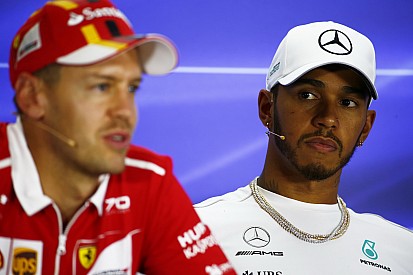 Vettel meglepő SMS-e Hamiltonnak