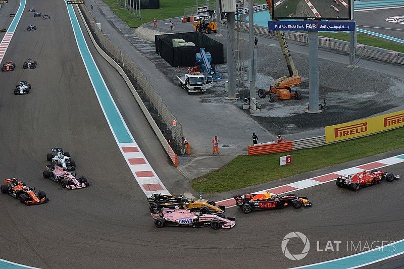 Max Verstappen, Red Bull Racing RB13, Sergio Perez, Sahara Force India VJM10 y Nico Hulkenberg, Rena