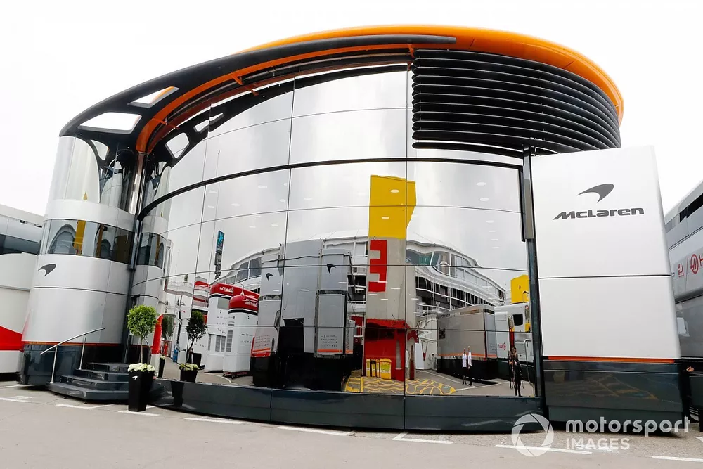 L'hospitalit&eacute; McLaren dans le paddock