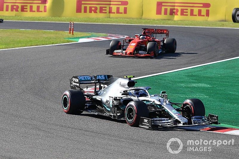 Valtteri Bottas, Mercedes AMG W10, leads Sebastian Vettel, Ferrari SF90