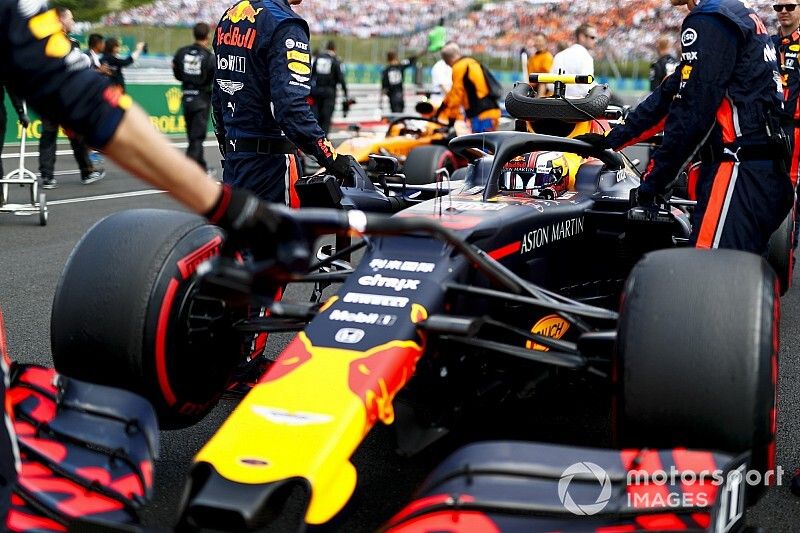 Pierre Gasly, Red Bull Racing RB15, arrives on the grid