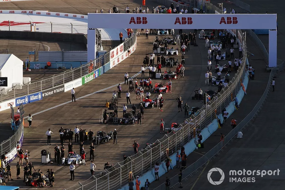 The teams on the grid