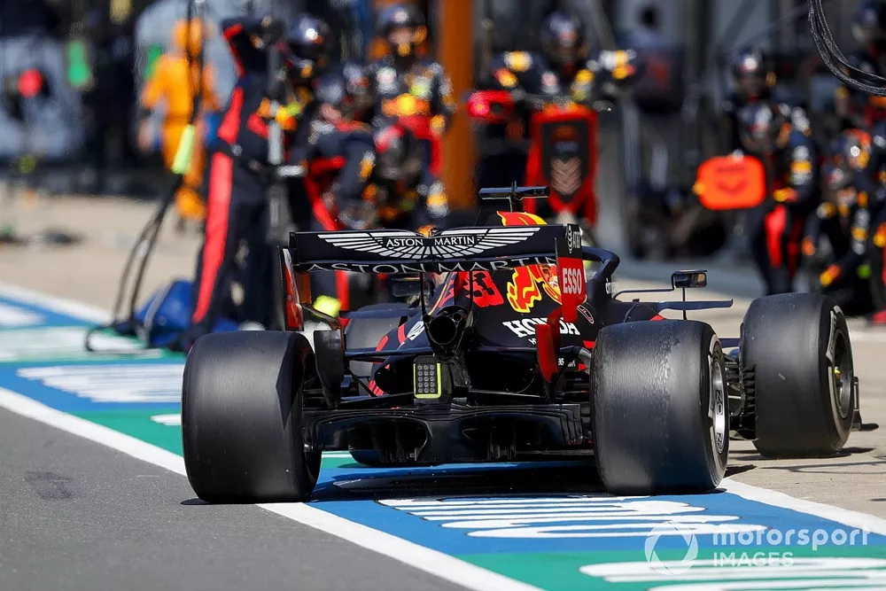 Max Verstappen, Red Bull Racing RB16, maakt een pitstop