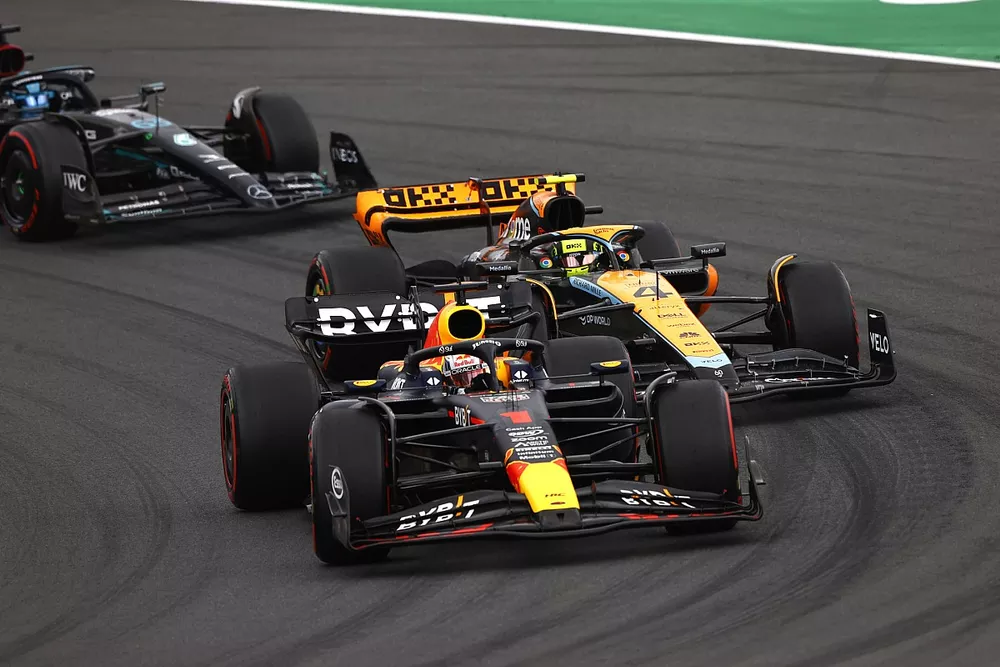 Max Verstappen, Red Bull Racing RB19, Lando Norris, McLaren MCL60, George Russell, Mercedes F1 W14