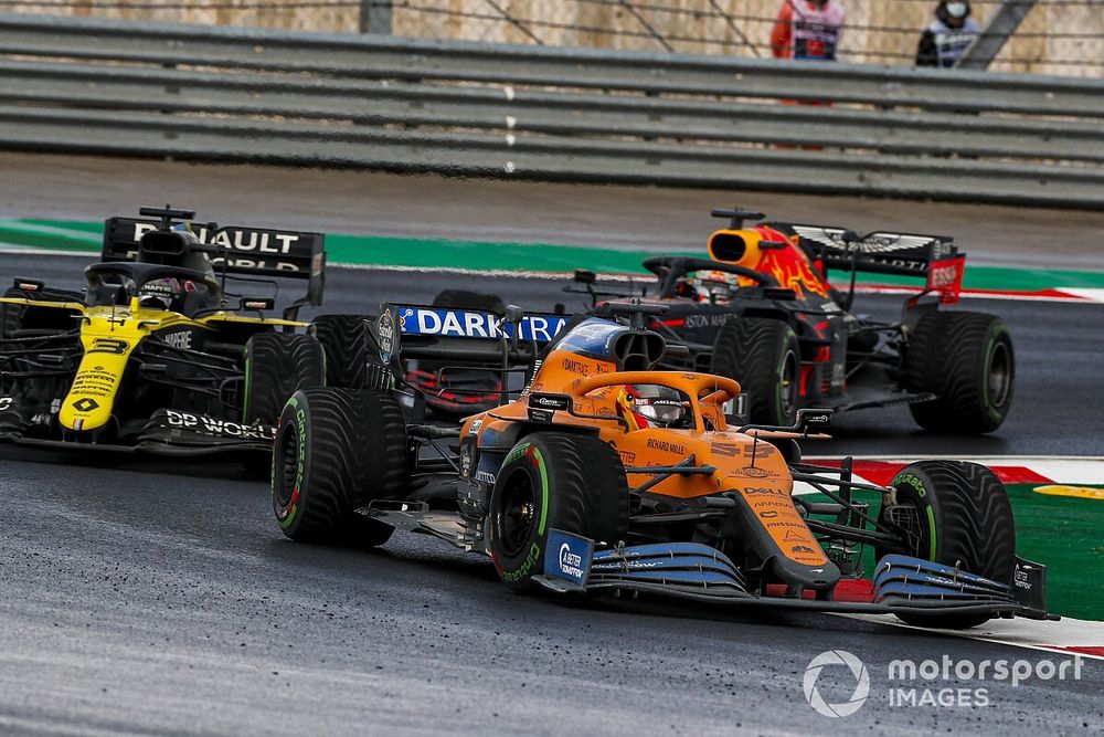 Carlos Sainz Jr., McLaren MCL35, Daniel Ricciardo, Renault F1 Team R.S.20, e Max Verstappen, Red Bull Racing RB16