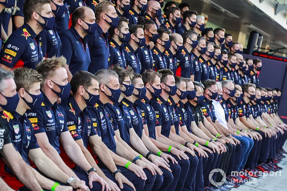 Team Red Bull Racing in posa per una foto